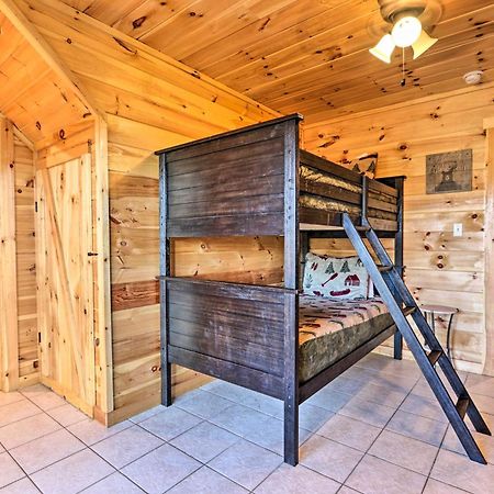 Luxe Cabin With Hot Tub, Theater, Pool Table, Arcade Пиджен Фордж Екстериор снимка