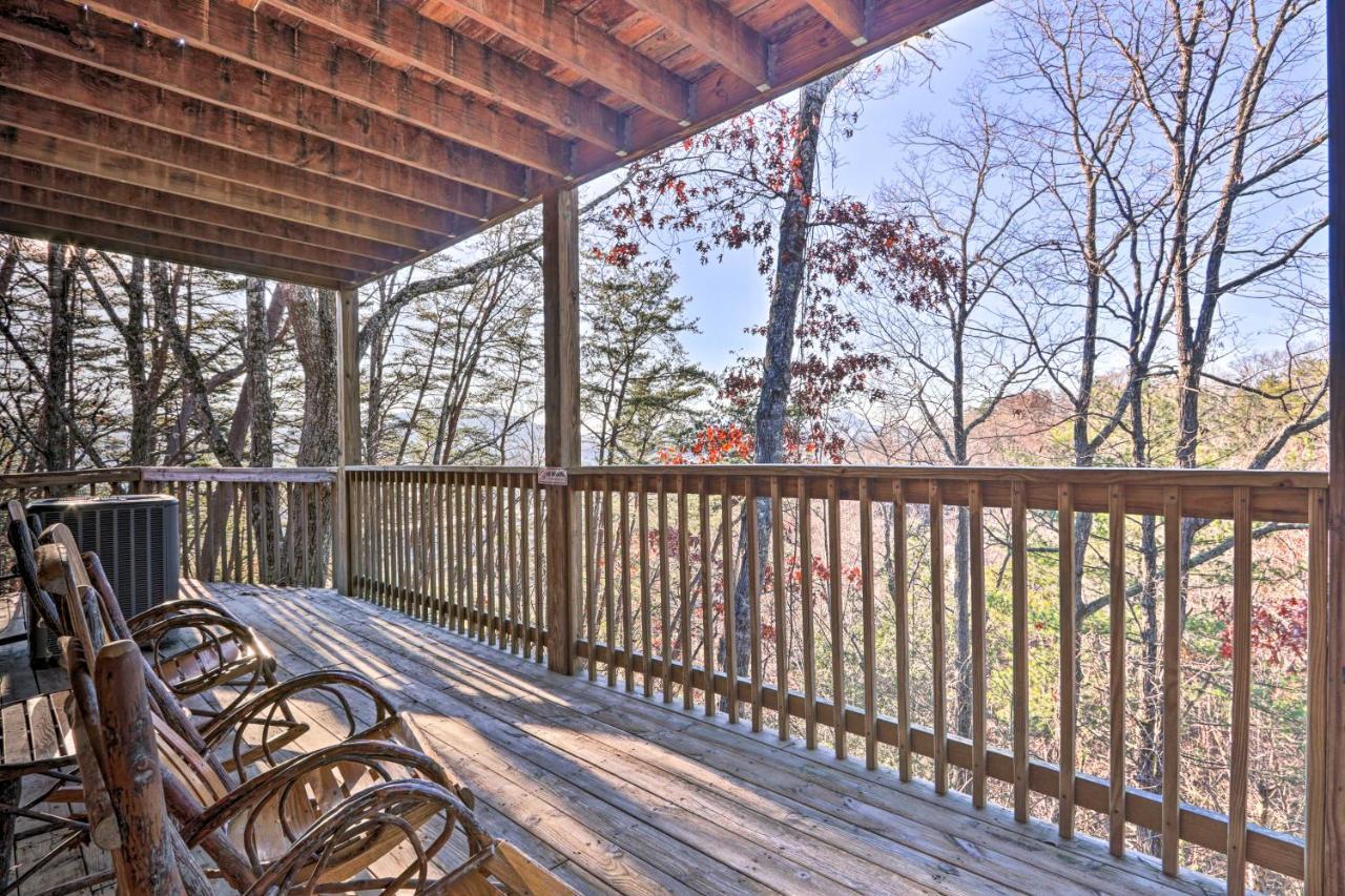 Luxe Cabin With Hot Tub, Theater, Pool Table, Arcade Пиджен Фордж Екстериор снимка