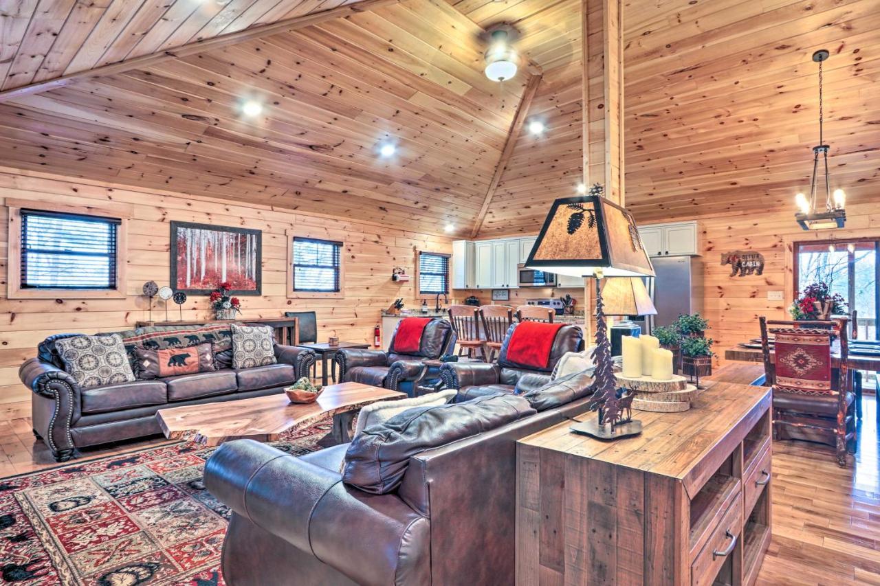Luxe Cabin With Hot Tub, Theater, Pool Table, Arcade Пиджен Фордж Екстериор снимка